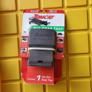 Tomcat Rat Snap Trap, 1 Rat Size Trap - Reusable - Effectively Kill Rats